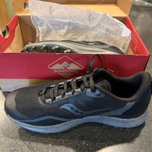 NEW in box Peregrine size 9, wide